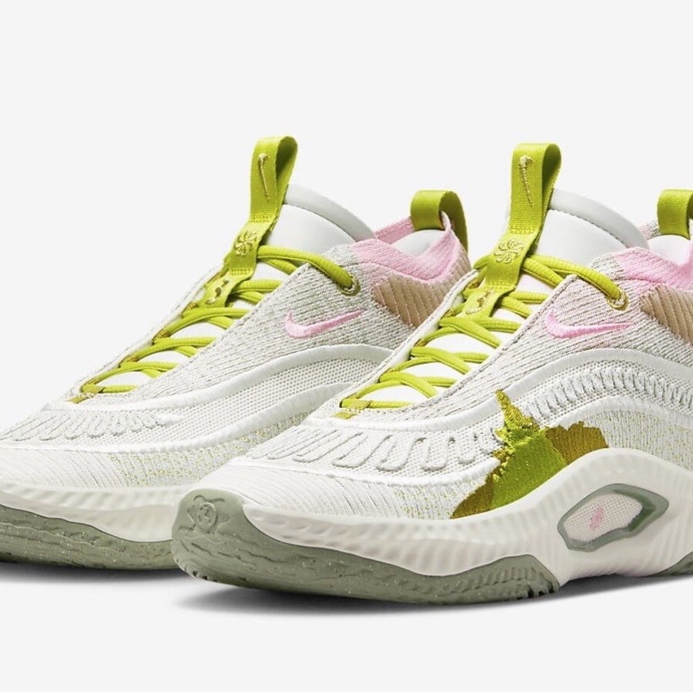 Nike Cosmic Unity 3 Basketball Shoes in Phantom Bright Cactus